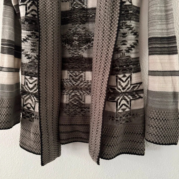 BCBG MaxZaria Aztec Chunky Knit Western Long Sweater Open Front Size Small - Picture 4 of 9